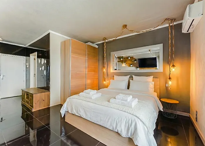 Oceanfront With Private Balcony In Playa Paraiso 아데제